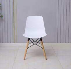 Set of 4 White Liam Plastic Chairs